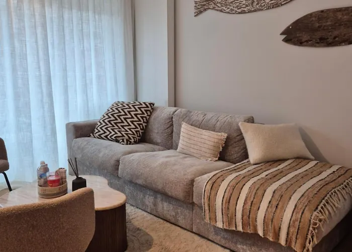Studio Close To Shops, Restaurants & The Beach