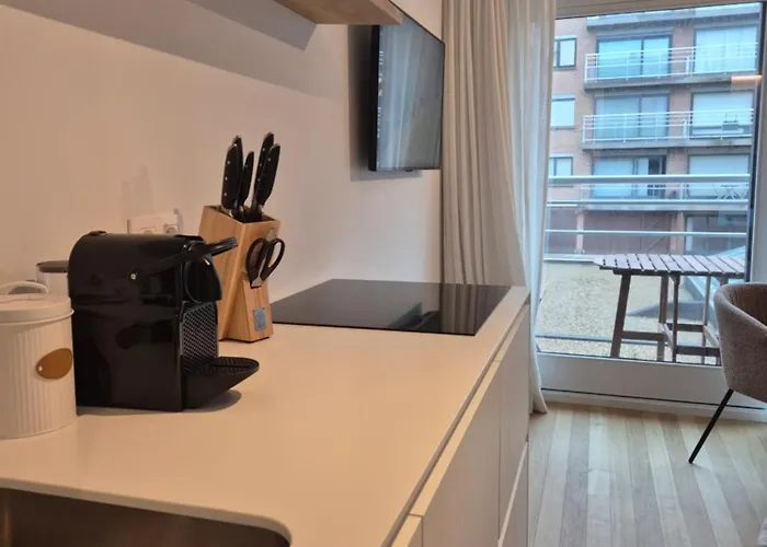Studio Close To Shops, Restaurants & The Beach